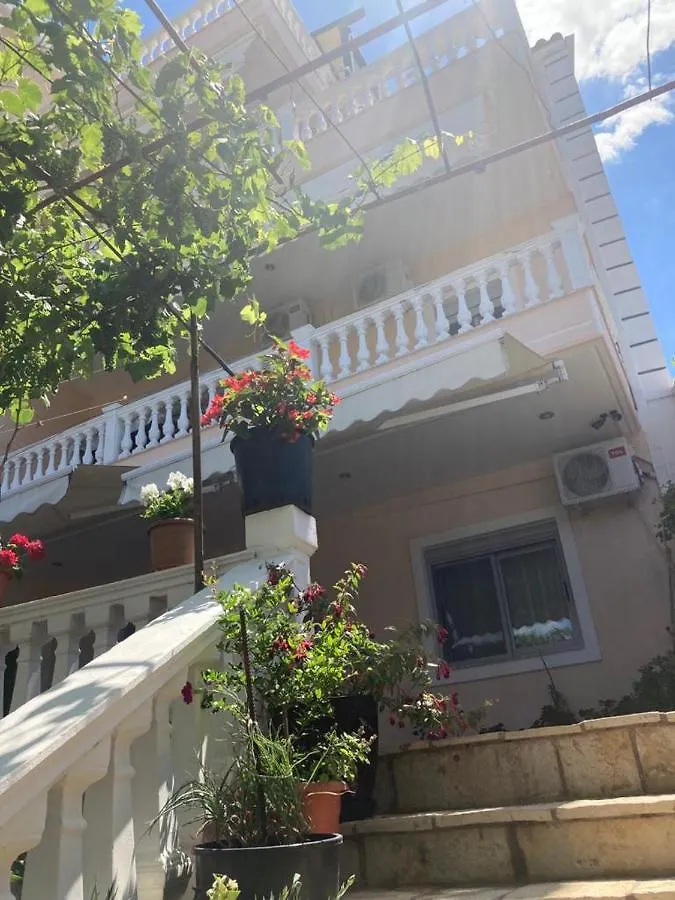 Himara Apartments 0*,  Albánia
