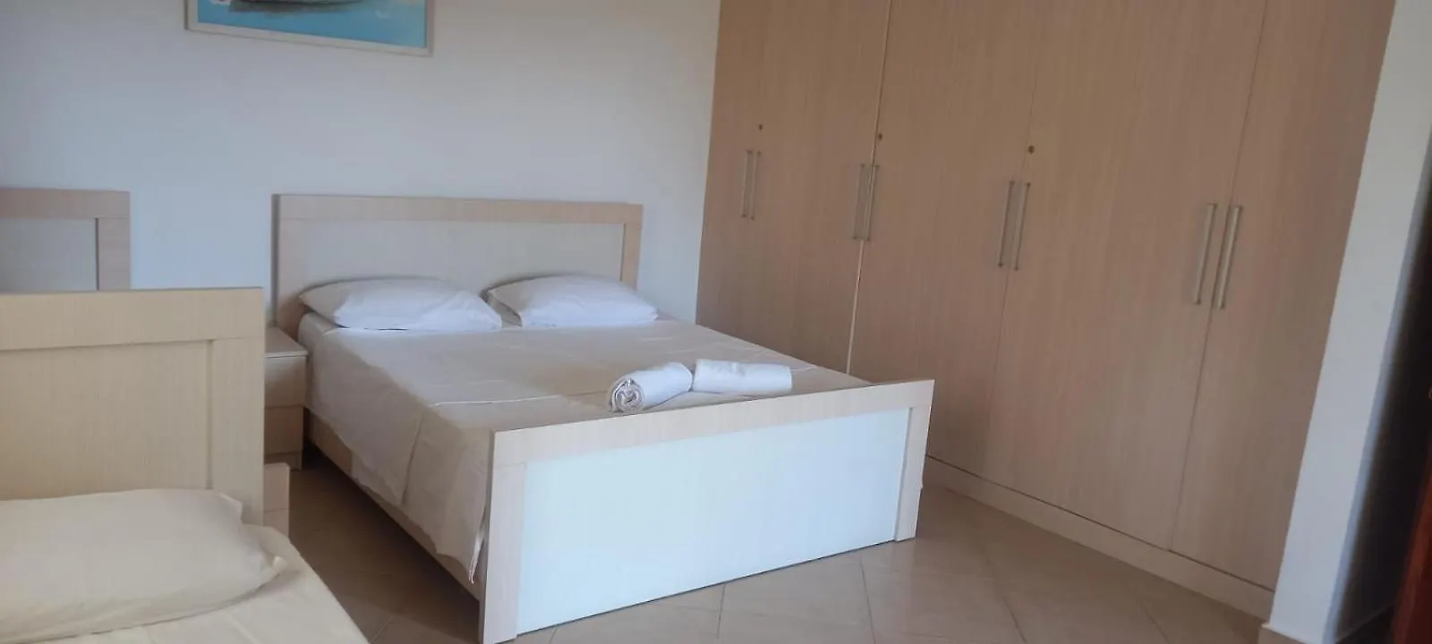 Himara Apartments 0*, Himare