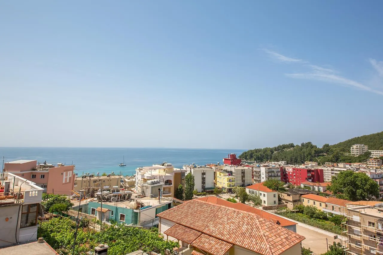 Himara Apartments 0*,